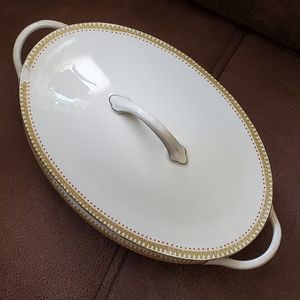 Johnson Bros. oval covered tureen white, green 1915